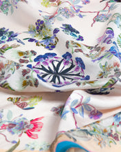 画像をギャラリービューアに読み込む, Floriferous Macrocosm Squared Scarf