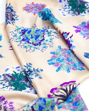 画像をギャラリービューアに読み込む, Floriferous Macrocosm squared scarf -Pink