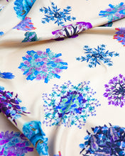 画像をギャラリービューアに読み込む, Floriferous Macrocosm squared scarf -Pink