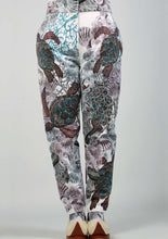 画像をギャラリービューアに読み込む, KeikoNishiyama_TurtlePrintedTrouser_Front