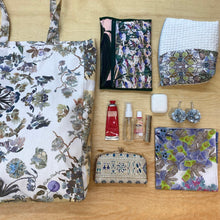 画像をギャラリービューアに読み込む, Floriferous Macrocosm Fabric Bag