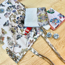 画像をギャラリービューアに読み込む, Floriferous Macrocosm Fabric Bag