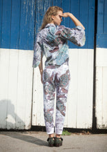 画像をギャラリービューアに読み込む, KeikoNishiyama_TurtlePrintedTrouser_Back