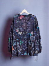 画像をギャラリービューアに読み込む, Cosmographia Printed Drawstring Blouse
