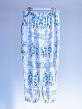画像をギャラリービューアに読み込む, Floral chinoiserie cargo trouser
