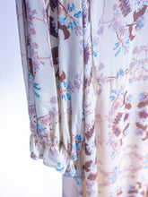 画像をギャラリービューアに読み込む, Floral chinoiserie puff sleeve dress

