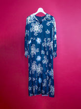 画像をギャラリービューアに読み込む, Floating Flower Crest Print Dress
