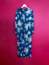 画像をギャラリービューアに読み込む, Floating Flower Crest Print Dress
