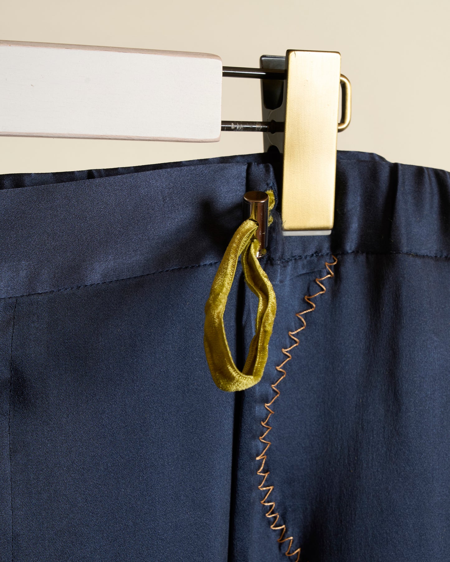 Sigmoid tuck silk wide trouser