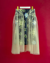 画像をギャラリービューアに読み込む, Floating flower Crest print Skirt
