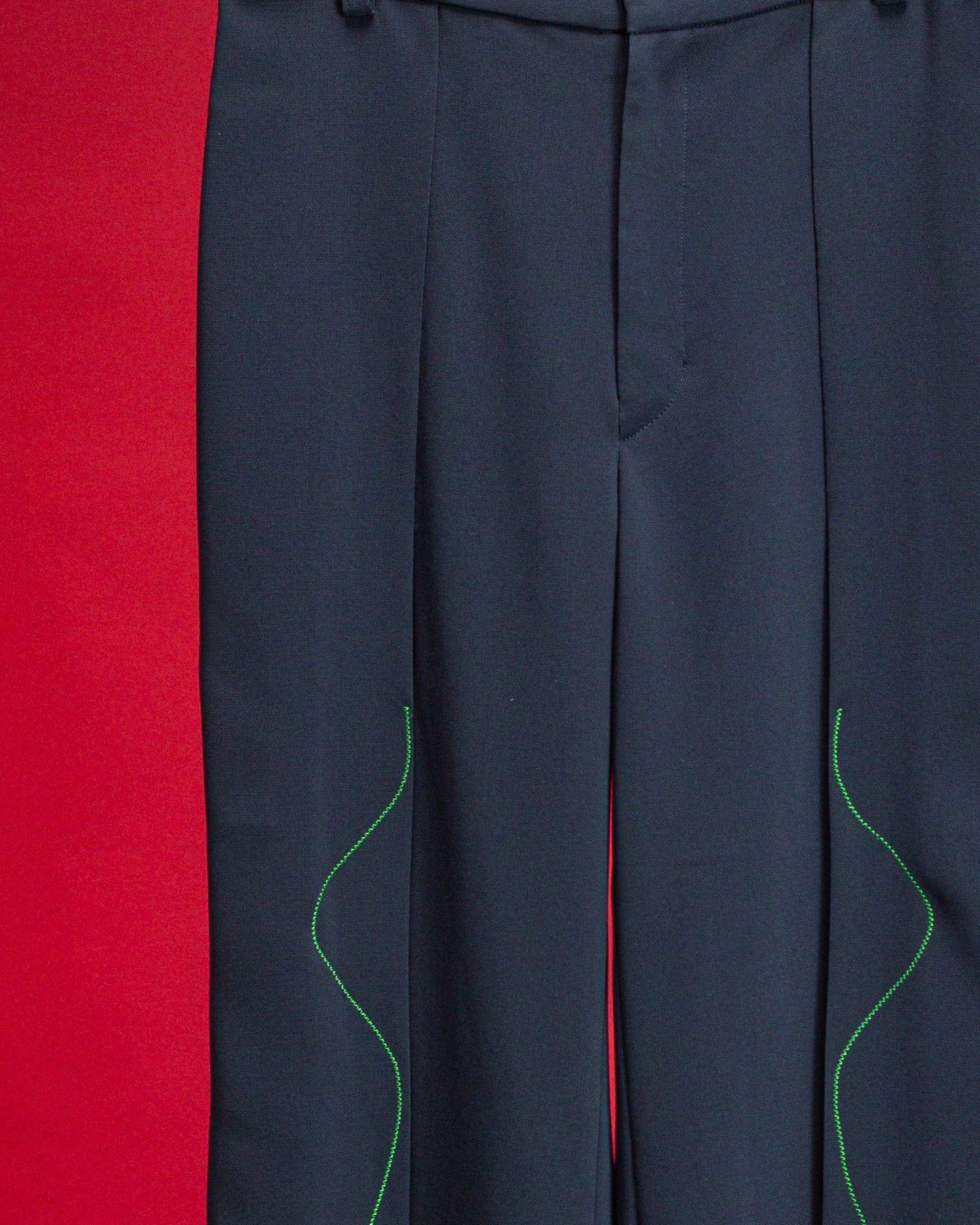 Sinuous tuck Trouser