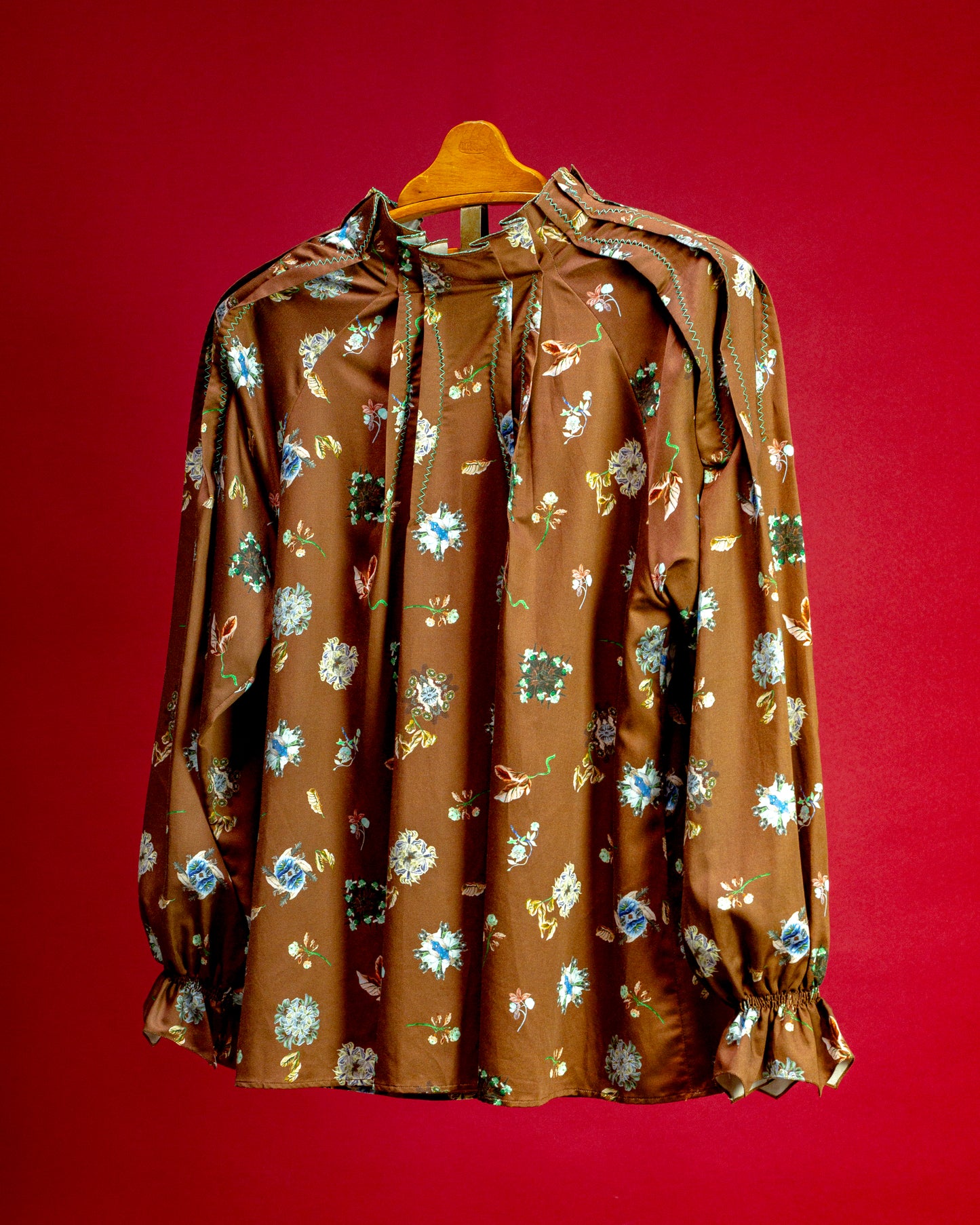 Hosouge Floral Printed Blouse-Brown