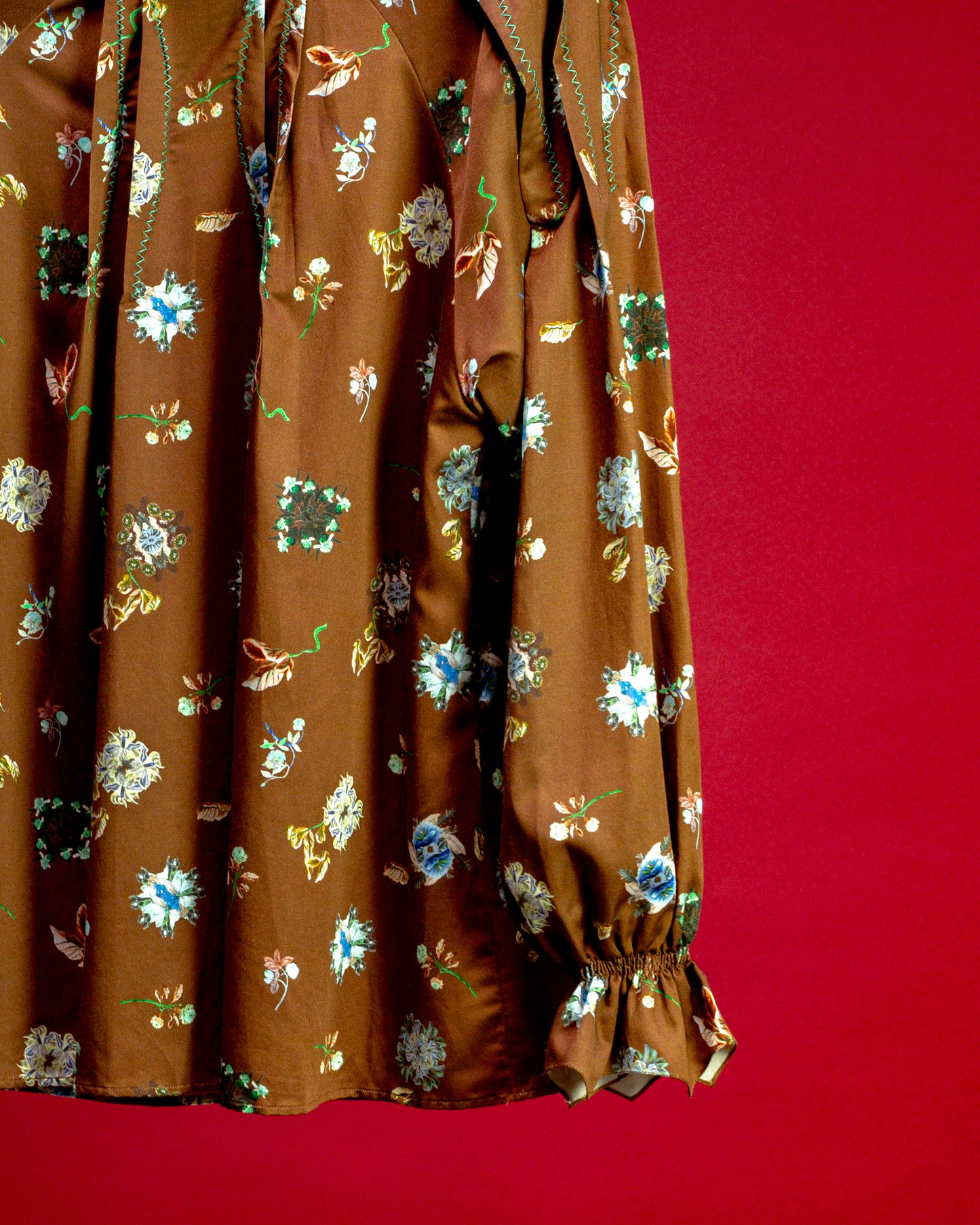 Hosouge Floral Printed Blouse-Brown
