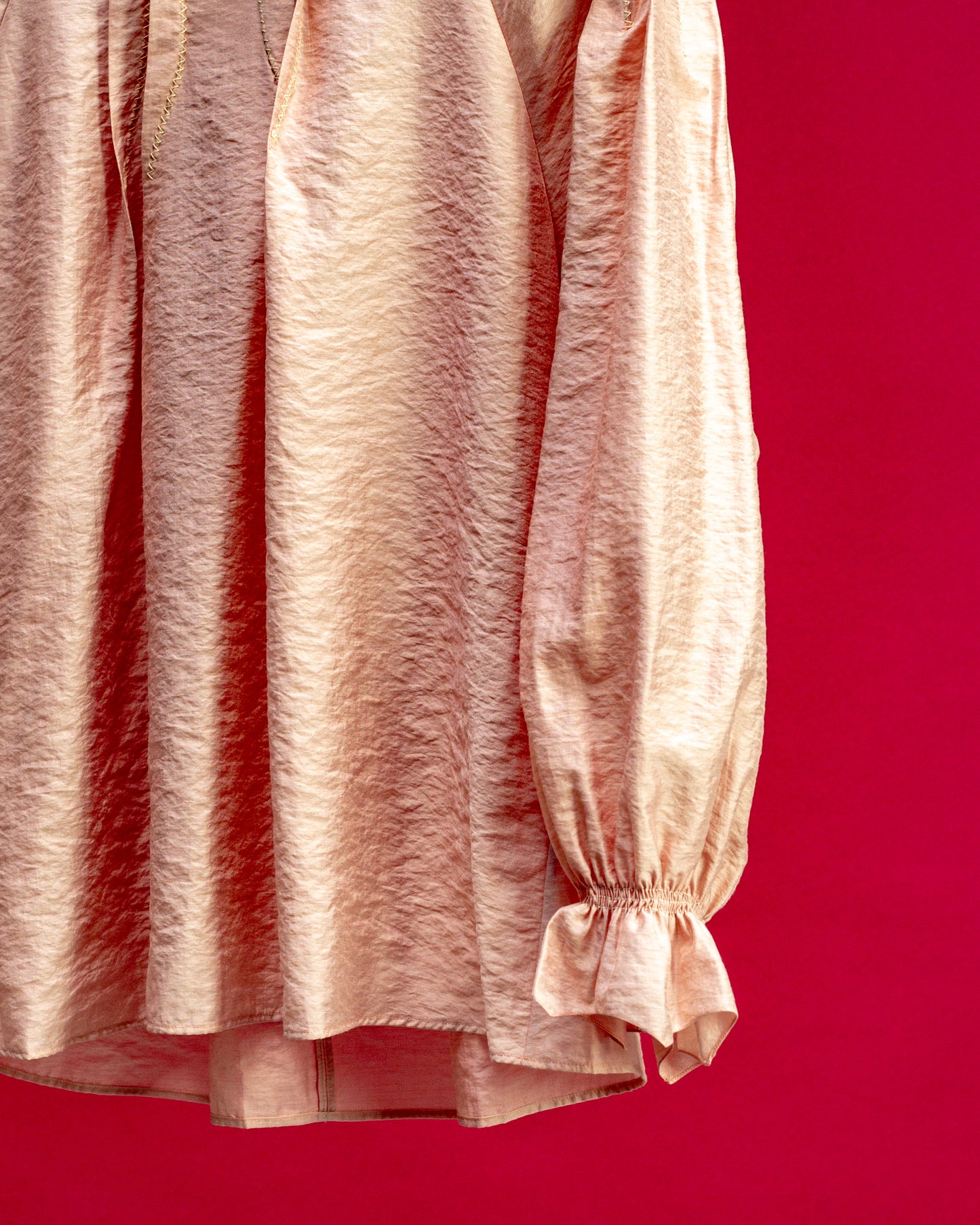 Surpentime line tuck Blouse