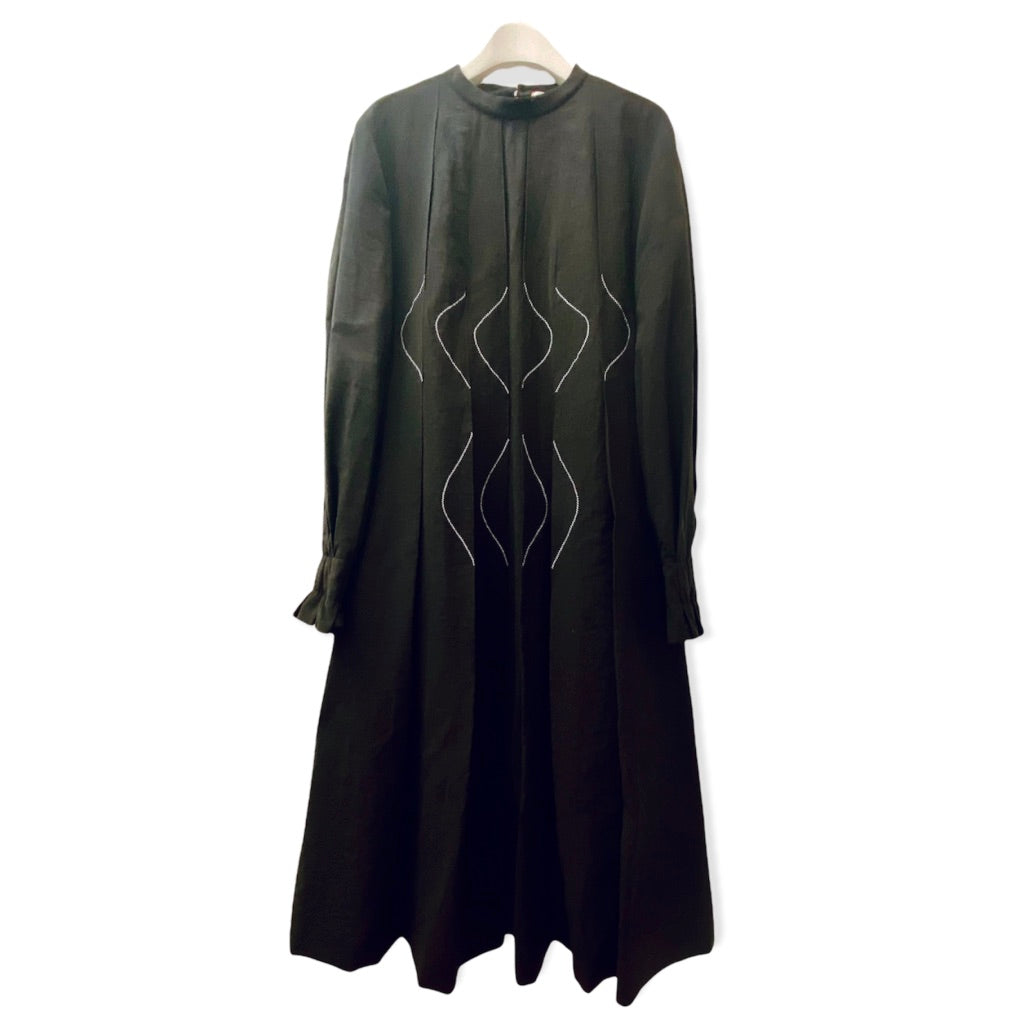 Sinuous tuck Dress