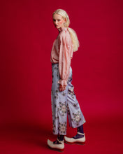 画像をギャラリービューアに読み込む, Floating Flower Print Trouser Lavender
