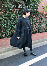 画像をギャラリービューアに読み込む, Sinuous tuck Dress

