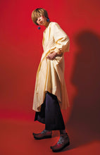 画像をギャラリービューアに読み込む, Sinuous tuck Dress
