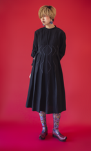 画像をギャラリービューアに読み込む, Sinuous tuck Dress
